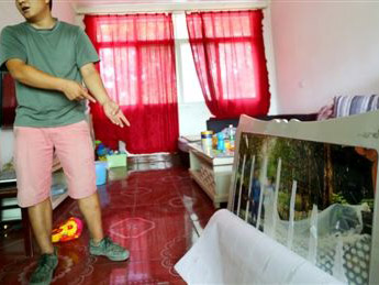 婚纱照背后藏着陌生人_不跟陌生人走图片