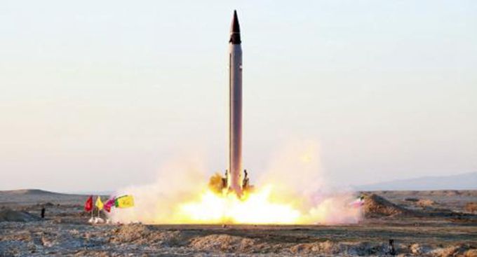 伊朗发射运载火箭 标志着这座新的航天中心正式启用