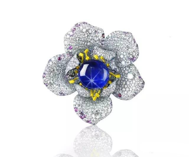 星光蓝宝石自带星星特效 带来绸缎般绢丝视觉质感