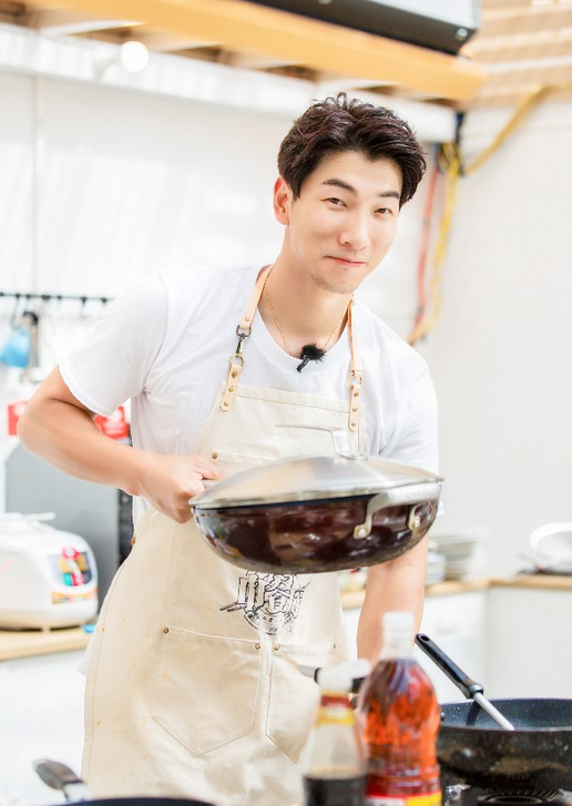 张亮麻辣烫_国际名模张亮收入