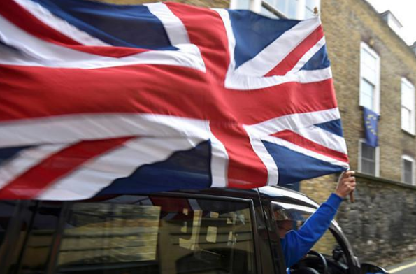 全世界GDP购买评价_从你的全世界路过图片