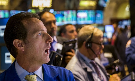 恐慌指数大幅上升 美股股市呈现相反态势