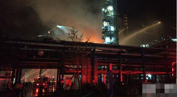 中石油大连石化分公司起火（图） 暂无人员伤亡报告-第2页-原油图片新闻-金投原油网-金投网