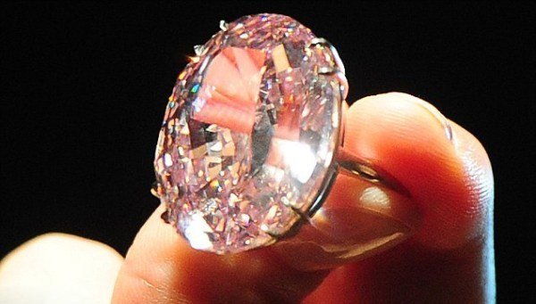 世界上最贵最重的钻石藏在哪(世界上最大最贵的钻石藏在哪个国家)