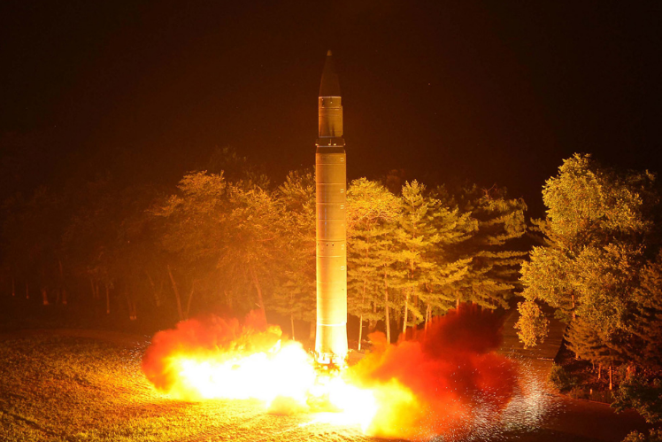 金正恩任性发射导弹 特朗普是否会发动对朝战争？