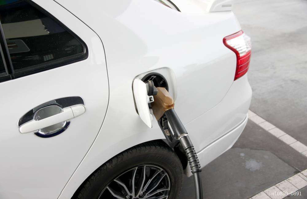 买车的注意了，中国将定制禁售燃油表，传统燃油车大限将至！