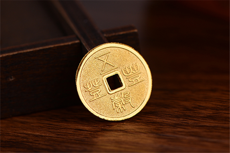 材质:未镶嵌素金 重量:2g 图案/形状:其他 贵金属成色:足金 款式:金币