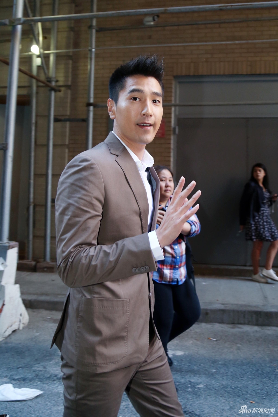 杨幂赵又廷老友相见 2018春夏纽约时装周大秀