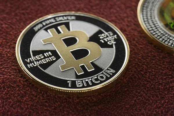 比特币戏剧性回升 破4000美元大关