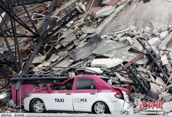 墨西哥地震已致204人死亡 民众徒手挖瓦砾救人