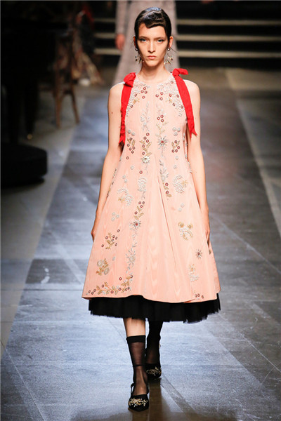 最新的时装衣服 b7b9dd61b64101547144c7d5e817c87a.jpg?_=1505963317525