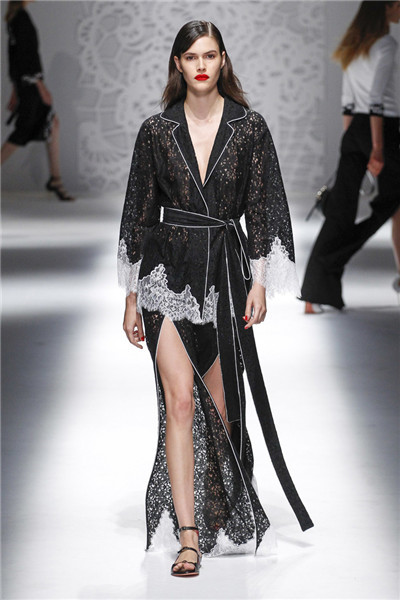 最新的时装衣服 c288346038fbf45474f4a1344d290291.jpg?_=1506480594299