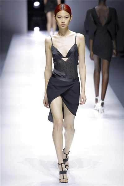 最新时尚服装品牌网站 b393aa84b0d1e4ae37e7efb137844e2f.jpg?_=1506739595179