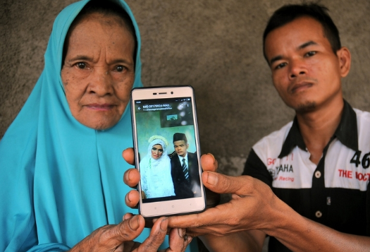 印尼27岁娶67岁老太 年龄相差整整40岁-国际新