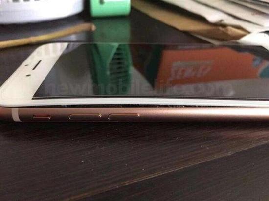 苹果新机iPhone 8电池再爆裂 屏幕被撑开