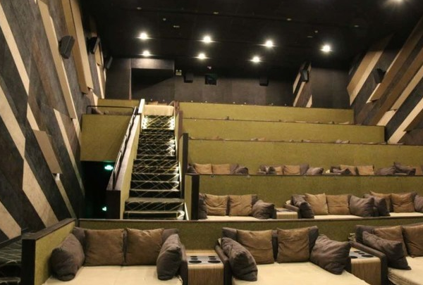 杭州电影院推床厅 躺着看电影!