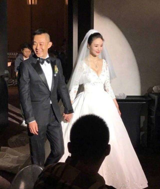 侯勇低调三婚 女方圈外人士年轻貌美