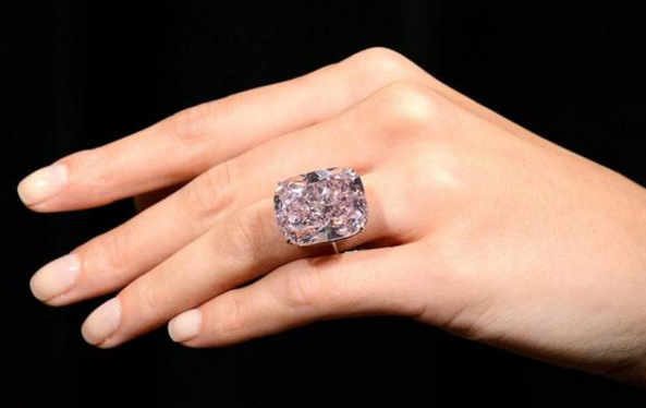 世界最大浓彩粉钻拍卖 估价2000万-3000万美元