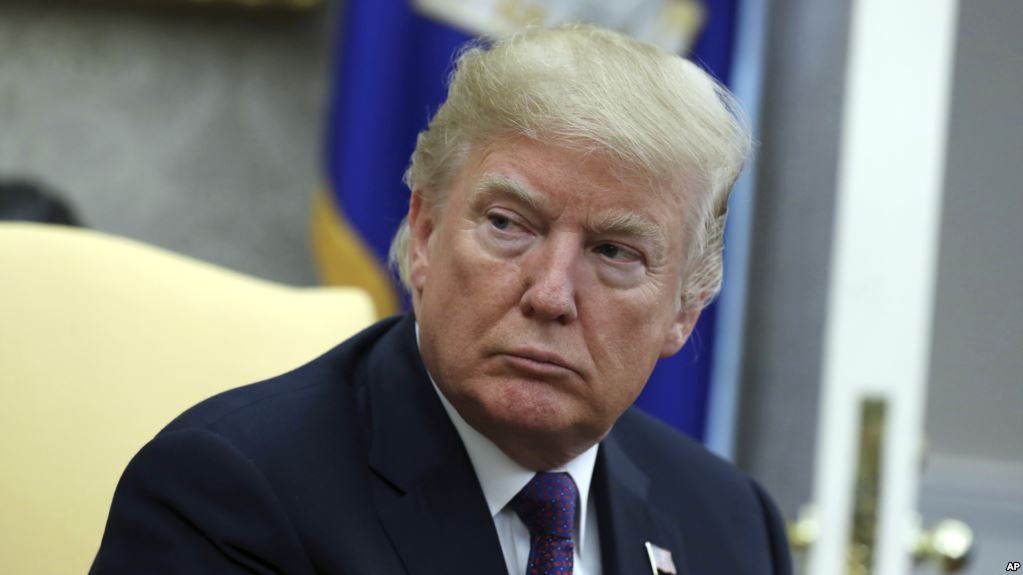 特朗普:那些不想让我发推特的人是敌人