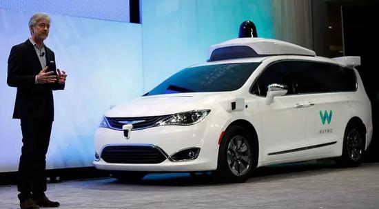 谷歌全球第一款真正无人驾驶汽车在凤凰城行驶