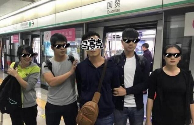 男子地铁突然被铐 特大犯罪团伙全部落网