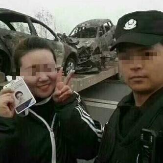 女主播车祸现场微笑自拍被解雇