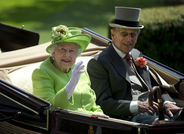 英女王庆祝白金婚 九十几岁仍神采奕奕