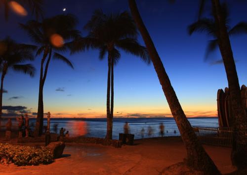 交易提示:美股因感恩节休市一天 周五提前3小