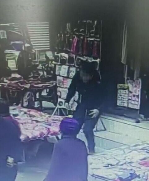 男子碰瓷宠物狗 调出监控后才知狗狗背了黑锅!