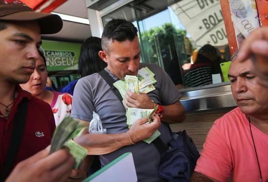 委内瑞拉现金危机日渐恶 货币玻利瓦尔正接近一文不值