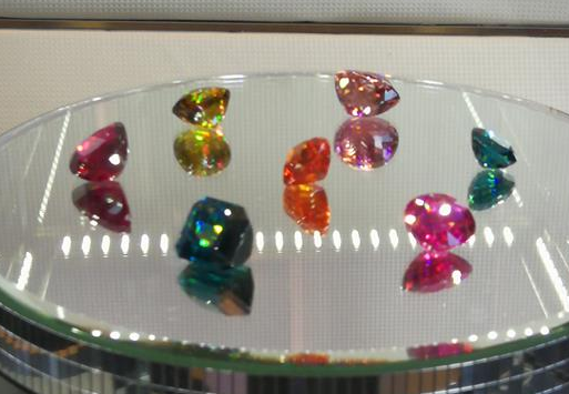 2017南京国际珠宝节璀璨开幕 祖母绿等五大宝石精品悉数亮相