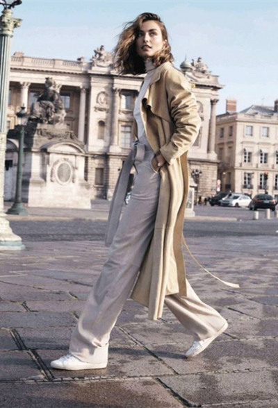 08秋冬女款风衣_星动态:杨蓉秋冬写真曝光粉红风衣显身材腰线迷人