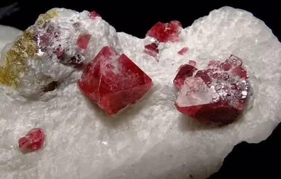 尖晶石:炽热火焰里开出的荆棘花 国际彩色宝石行业中的新宠