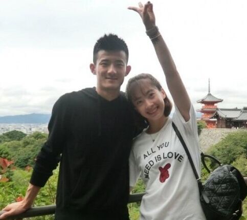 谌龙求婚成功 相恋10年终修成正果!