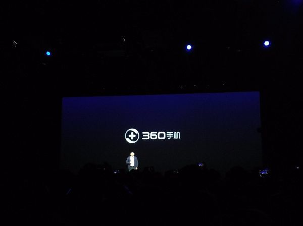 360手机新品发布会直播 360手机采用双面玻璃设计拥有5.99英寸全面屏