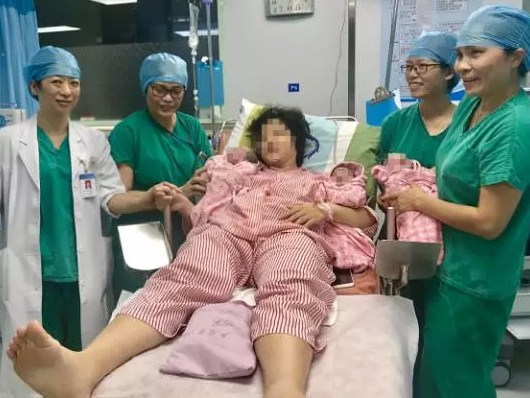 江门妈妈顺产诞下单卵三胞胎 比中彩票概率还