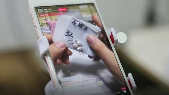 如何用手机做直播镜头 bbb9ed4915b6f2613be4877228ef86b8.jpg?_=1512715370853