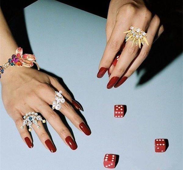 人造宝石变身派对之星 轻松get西班牙王后莱蒂西亚同款珠宝