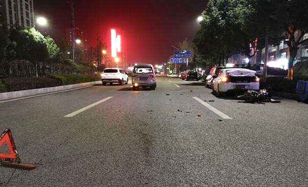 追尾咬断自己舌头 黏膜和肌肉全部咬断无法缝