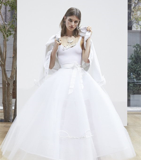 婚纱来历_动漫婚纱情侣头像(2)