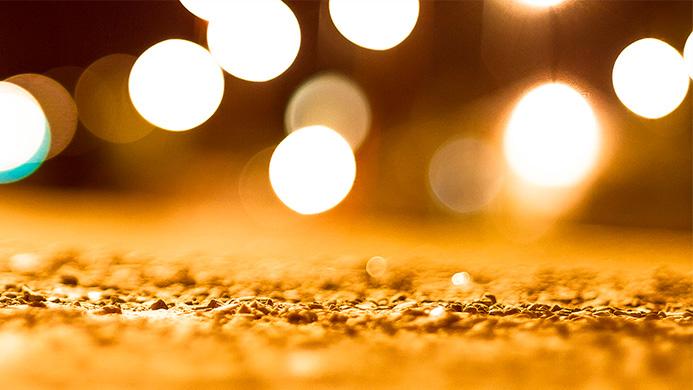 黄金蹿升高位 美元大跌金价强劲