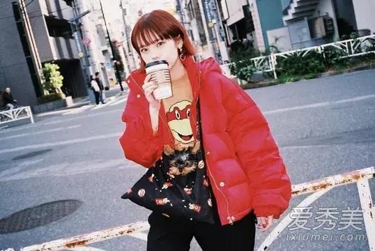 羽绒服穿得像毛毛虫?韩妞街拍教你怎么穿出chic风