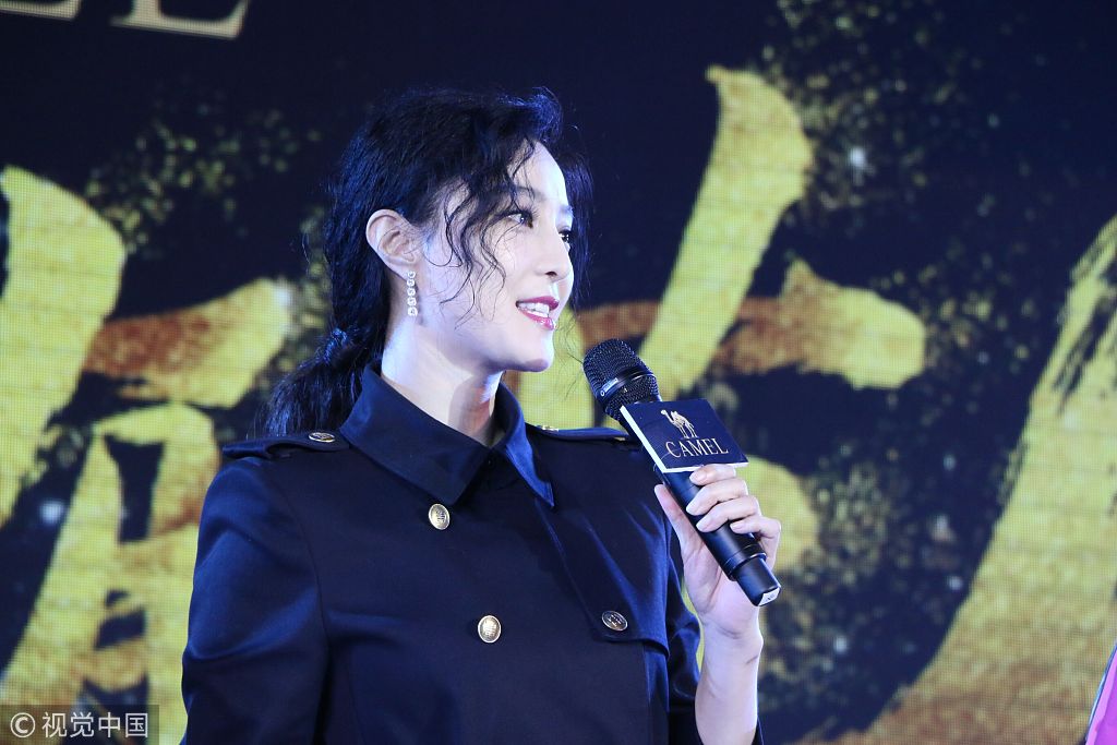 明星秋冬穿衣搭配造型示范 杨幂千鸟格深得可