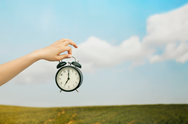 三利好“唤醒”美元 国际黄金暴跌失守1330关口