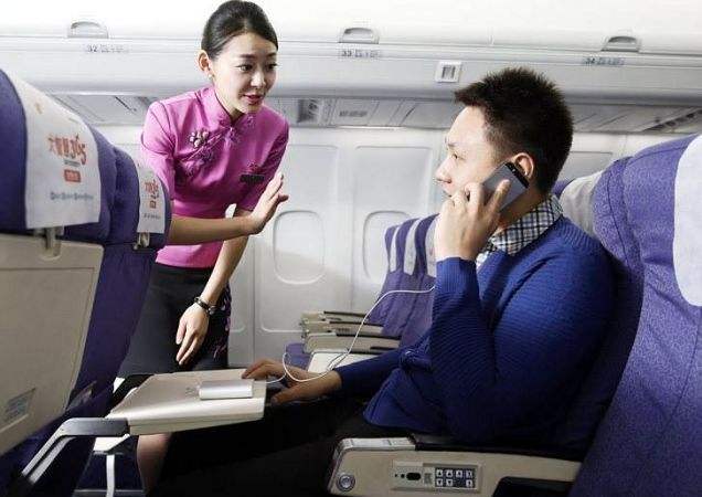 从今天起，坐飞机可以玩手机啦！手机不关机，真的安全么？