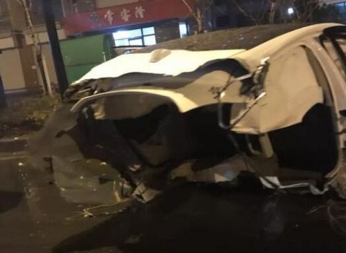 沃尔沃被奥迪撞成两截 沃尔沃不该背锅