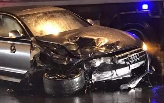 沃尔沃被奥迪撞成两截 沃尔沃不该背锅