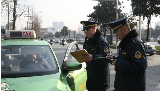 出租司机回炉再造 培训考试合格后方可上岗