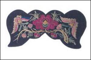畲族民间刺绣是畲族民间工艺中的一朵奇葩