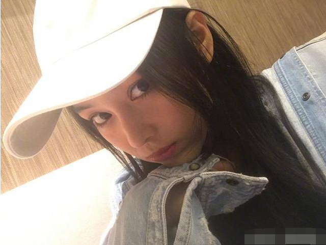 张馨予晒长毛自拍 妥妥高冷女神刷新美丽值